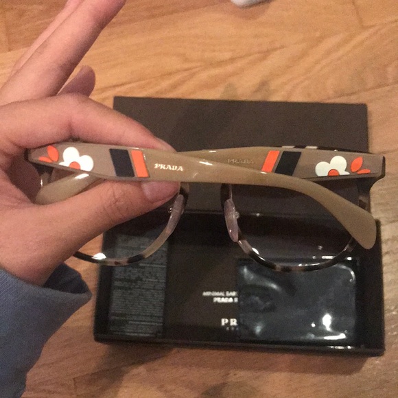 PRADA SUNGLASSES - Picture 3 of 5